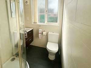 Shower room- click for photo gallery